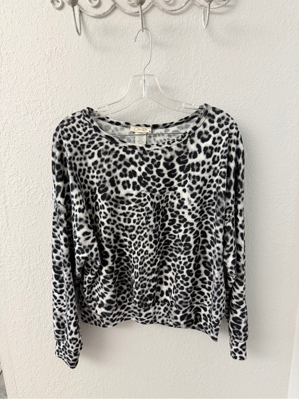 Olivia Rae Black & White Leopard Print Long Sleeve Sweater Top